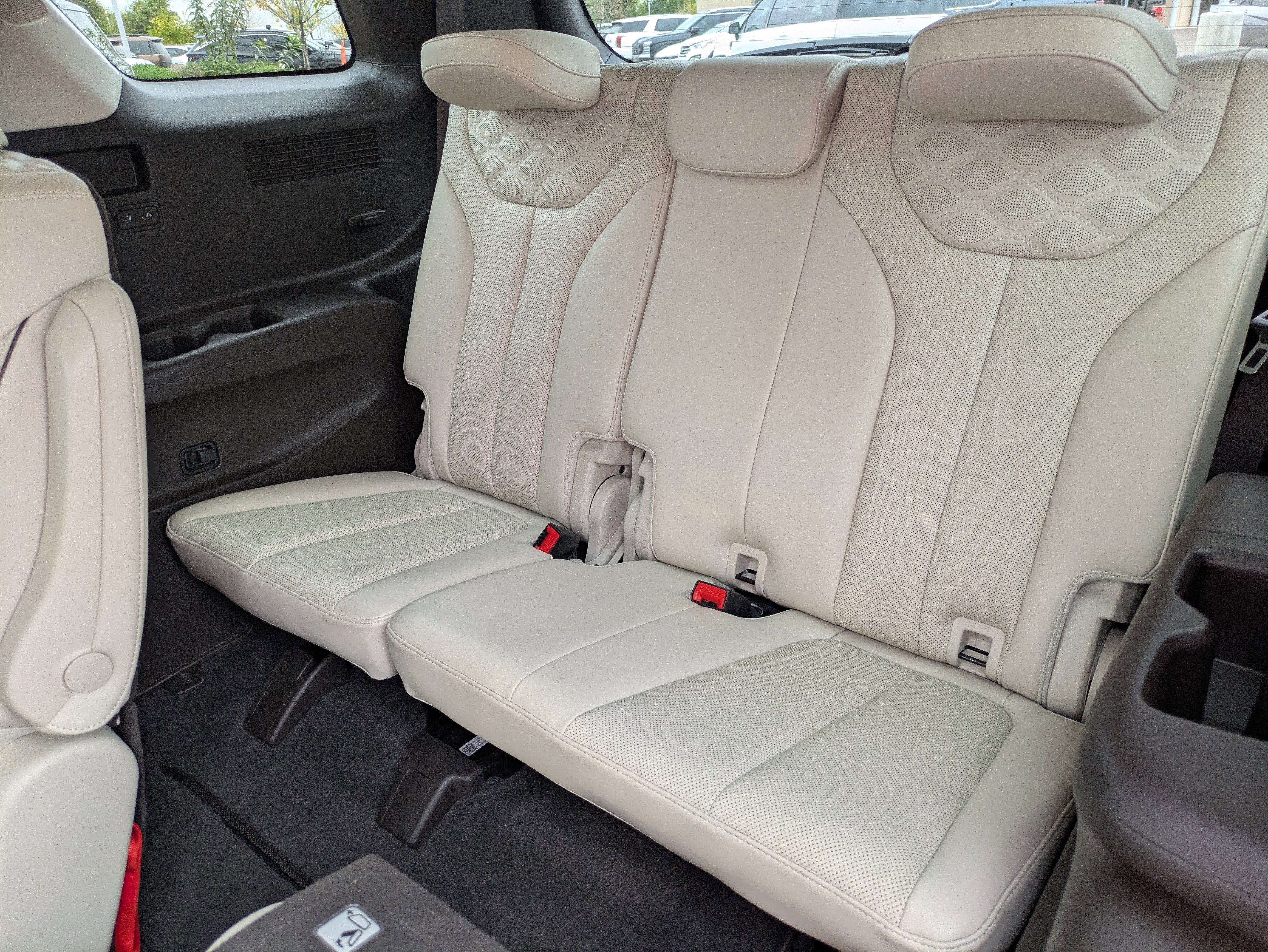 Used 2020 Hyundai Palisade Limited image 16