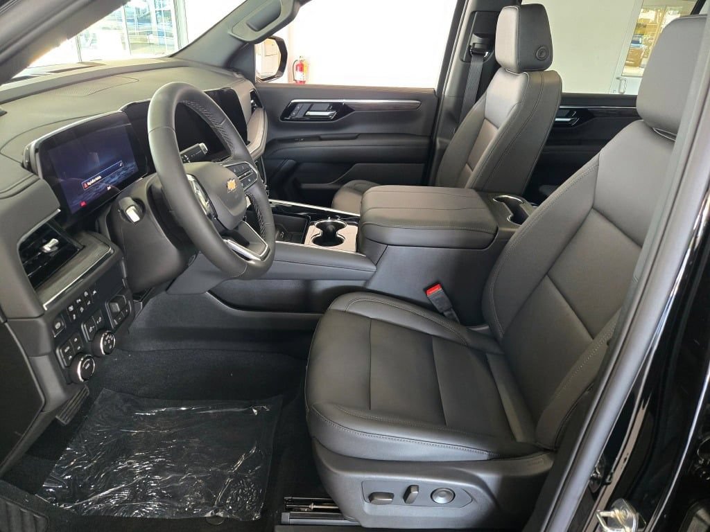 New 2026 Chevrolet Suburban LT w/ Comfort Package AWD/4WD image 25