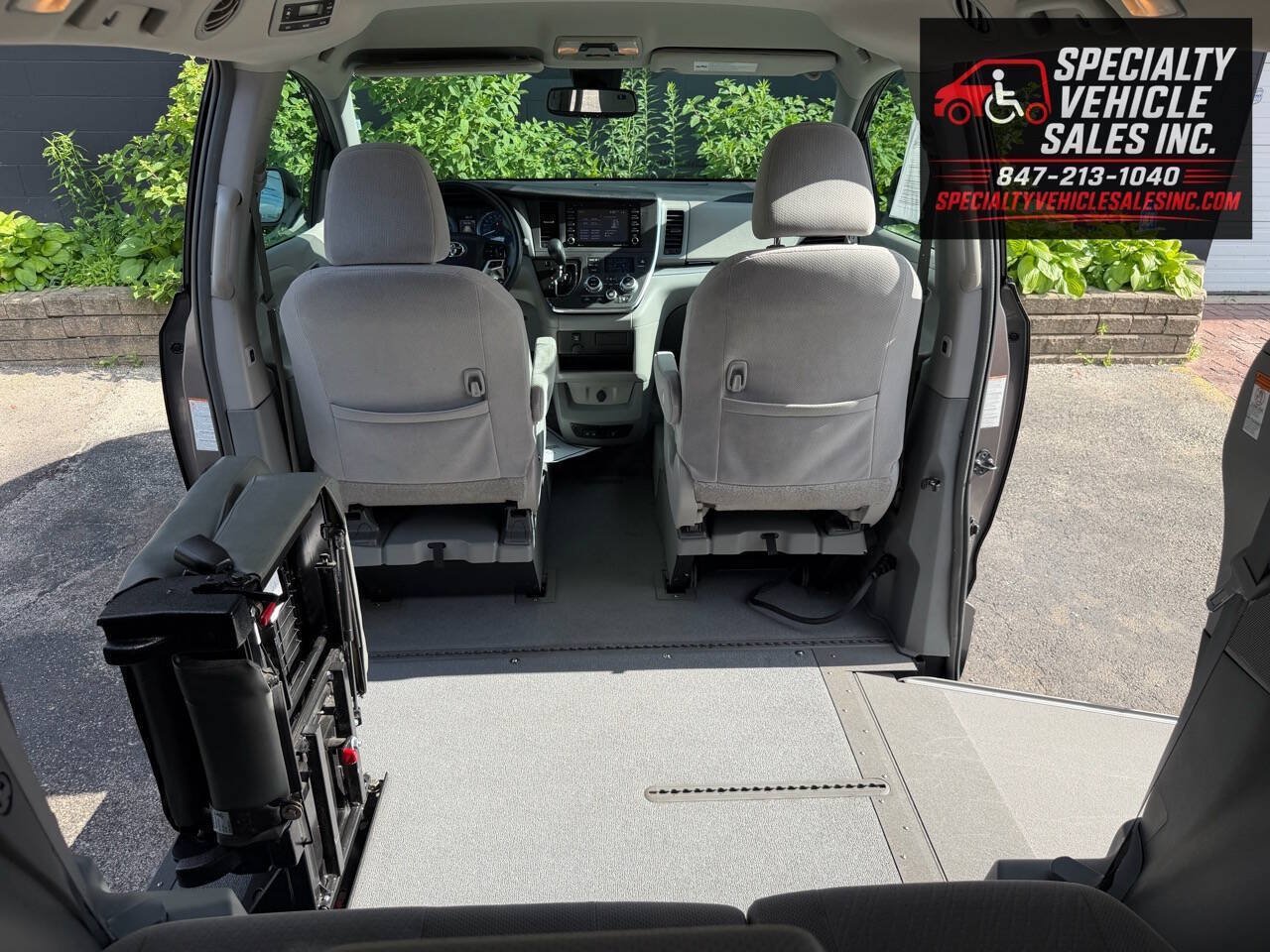 Used 2018 Toyota Sienna LE FWD image 24
