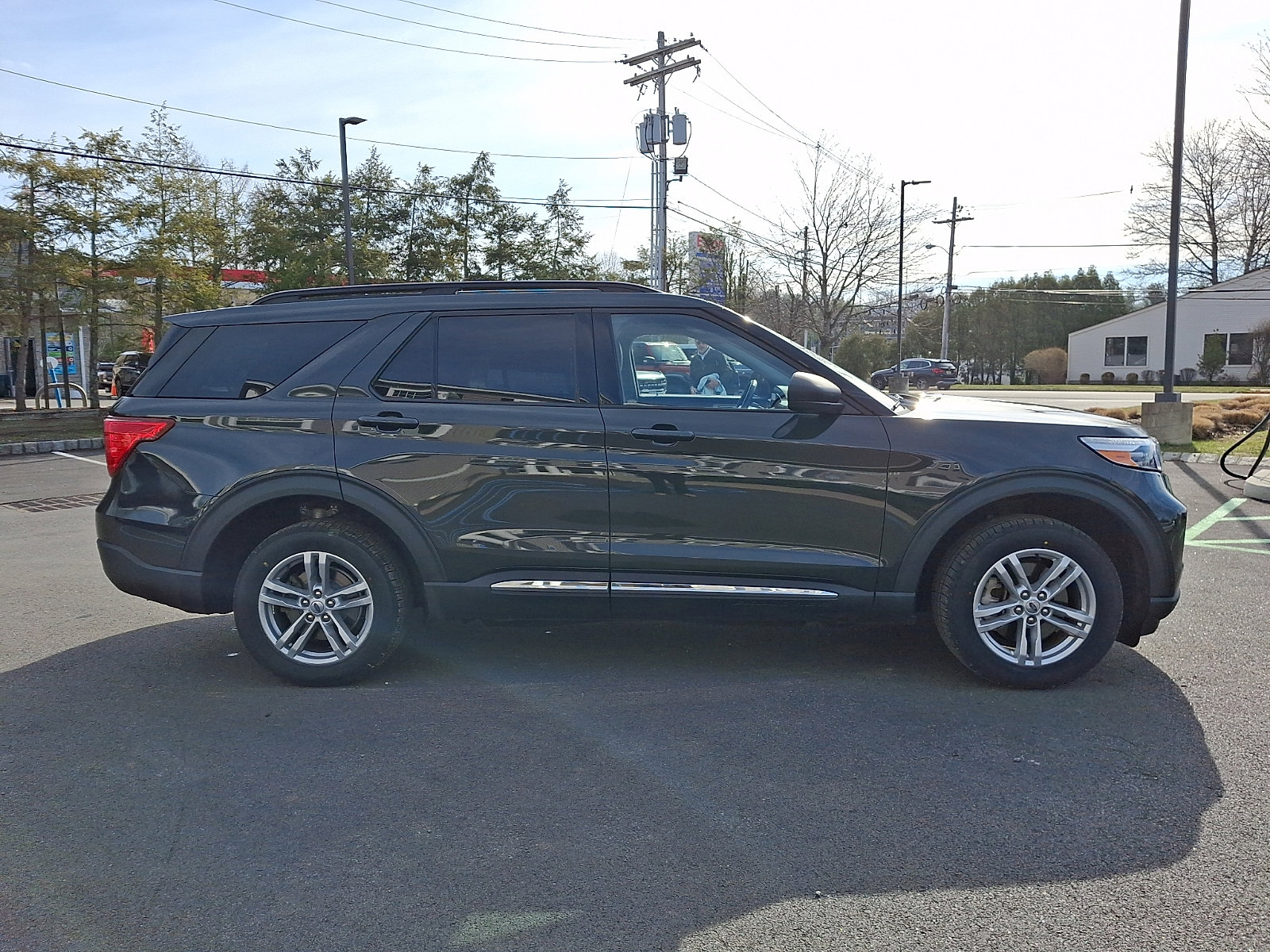 Certified 2022 Ford Explorer XLT w/ Equipment Group 202A image 4