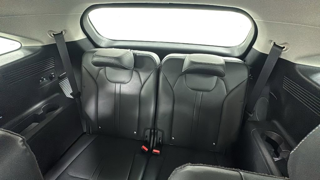 Used 2025 Kia Sorento SX image 15