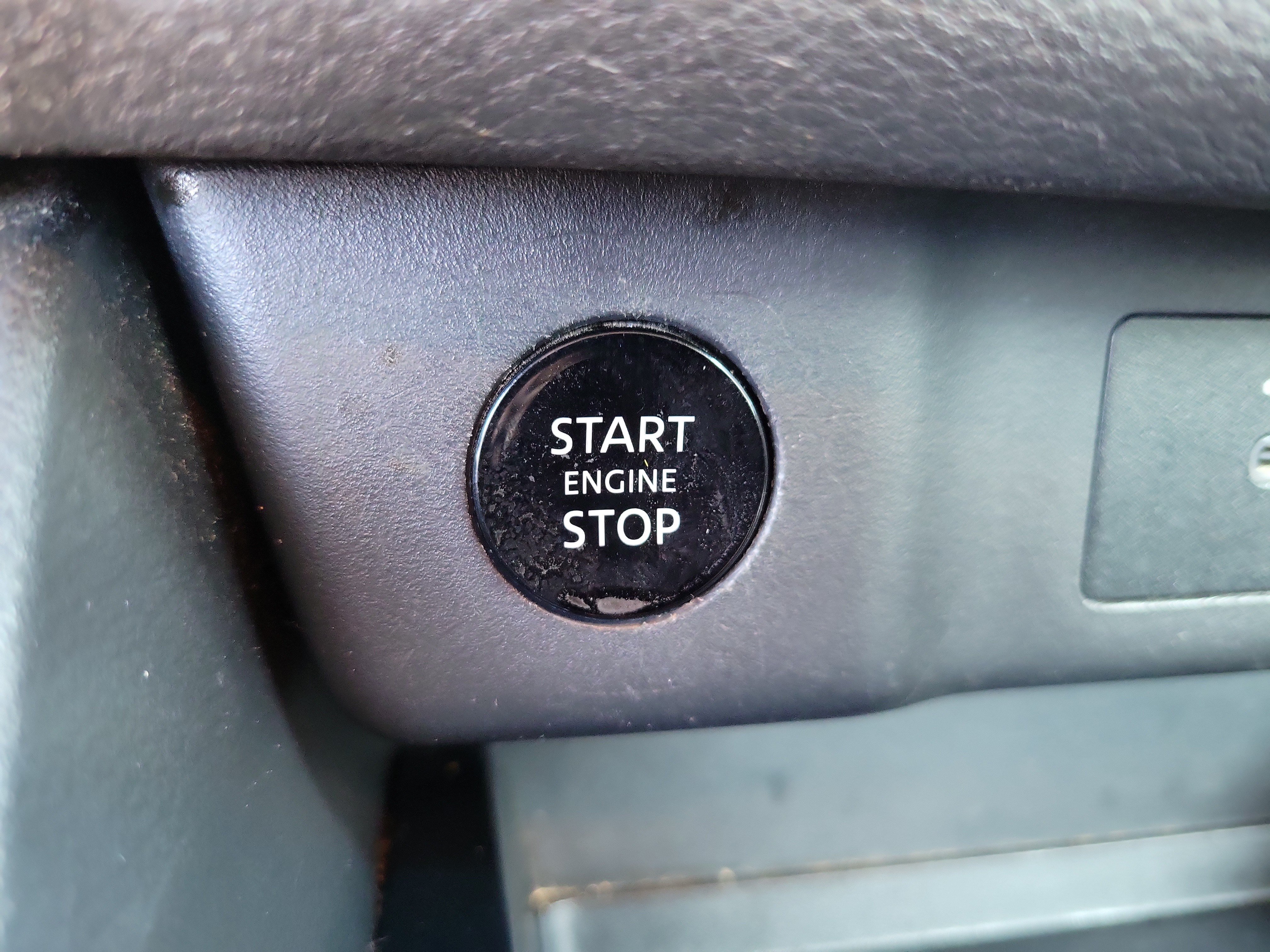 Used 2025 Nissan Rogue SV AWD/4WD image 19