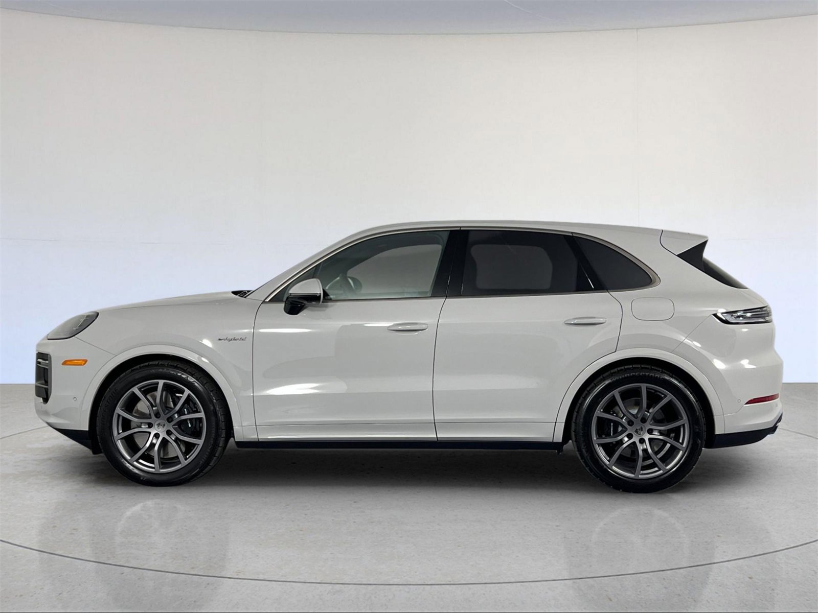 New 2025 Porsche Cayenne Turbo image 2