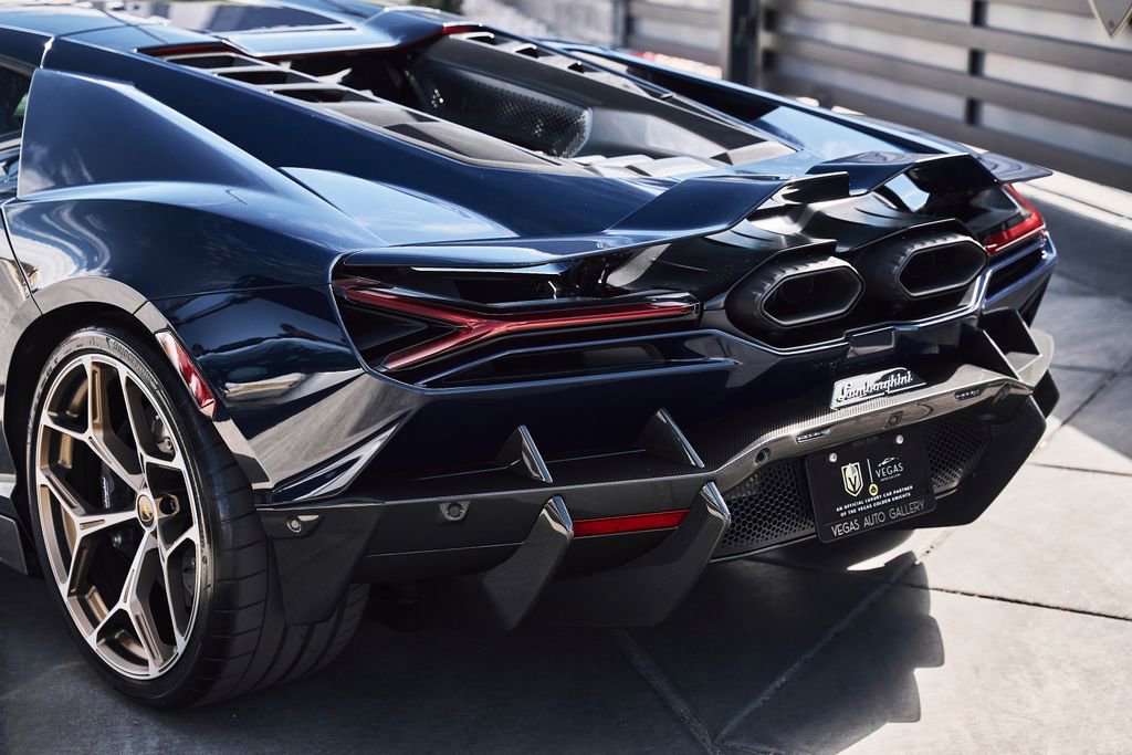 Used 2025 Lamborghini Revuelto AWD/4WD image 17