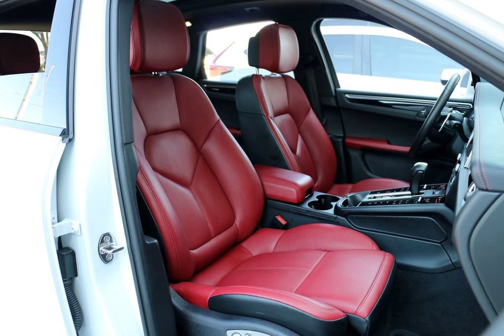 Used 2024 Porsche Macan S AWD/4WD image 32