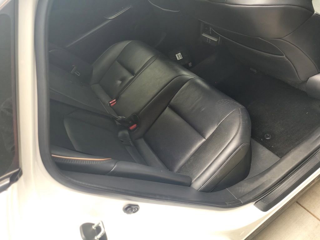 Used 2023 Toyota Crown Limited image 17