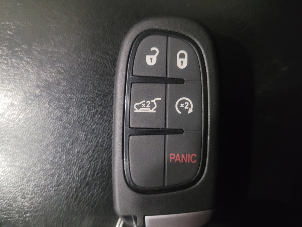 Used 2020 Jeep Cherokee Limited image 32