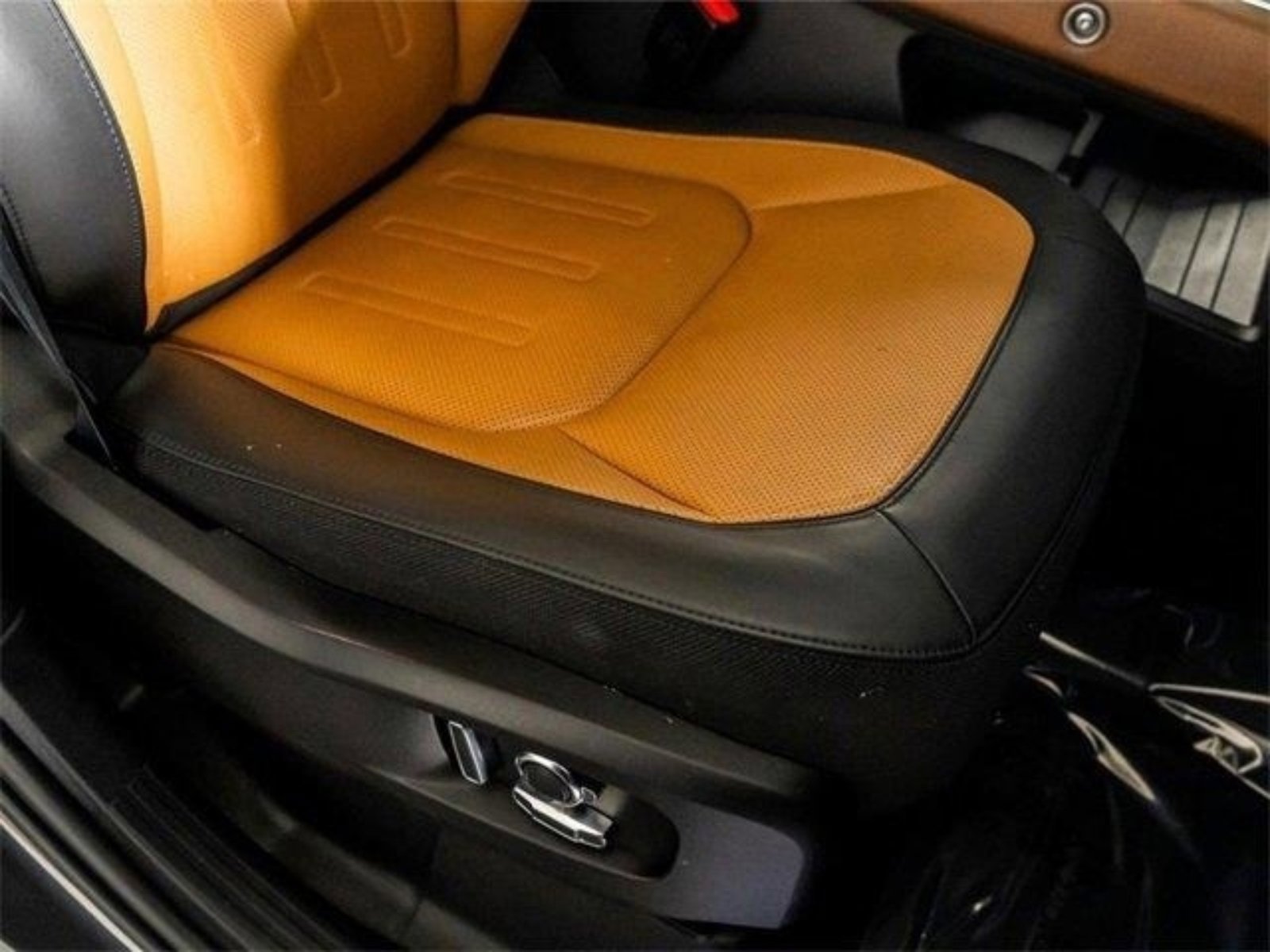 Used 2023 Land Rover Defender 130 X image 31