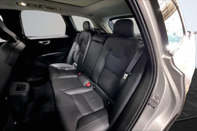 Used 2024 Volvo XC60 B5 Plus w/ Protection Package Premier AWD/4WD image 29