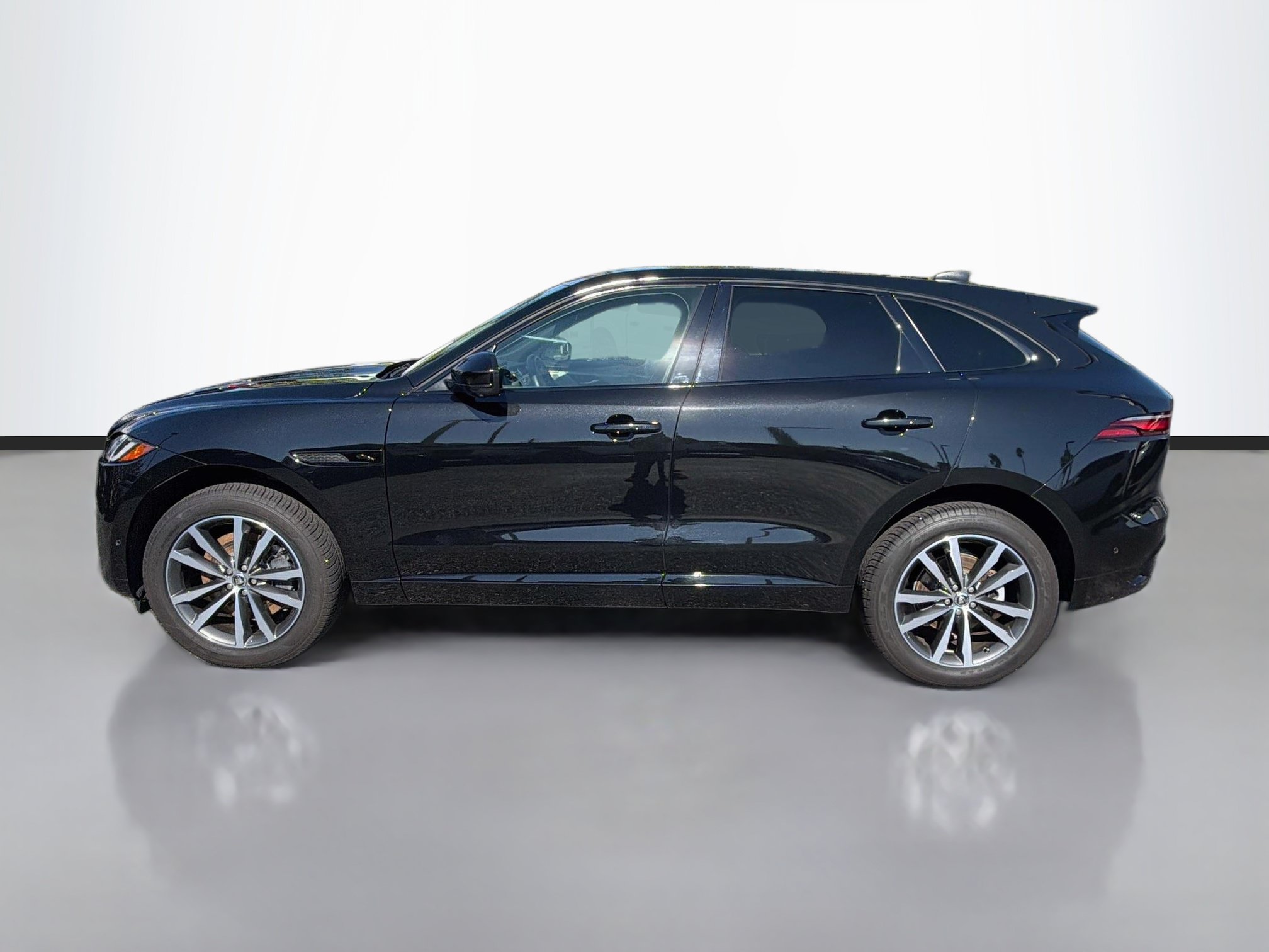 Used 2026 Jaguar F-PACE R-Dynamic S AWD/4WD image 2