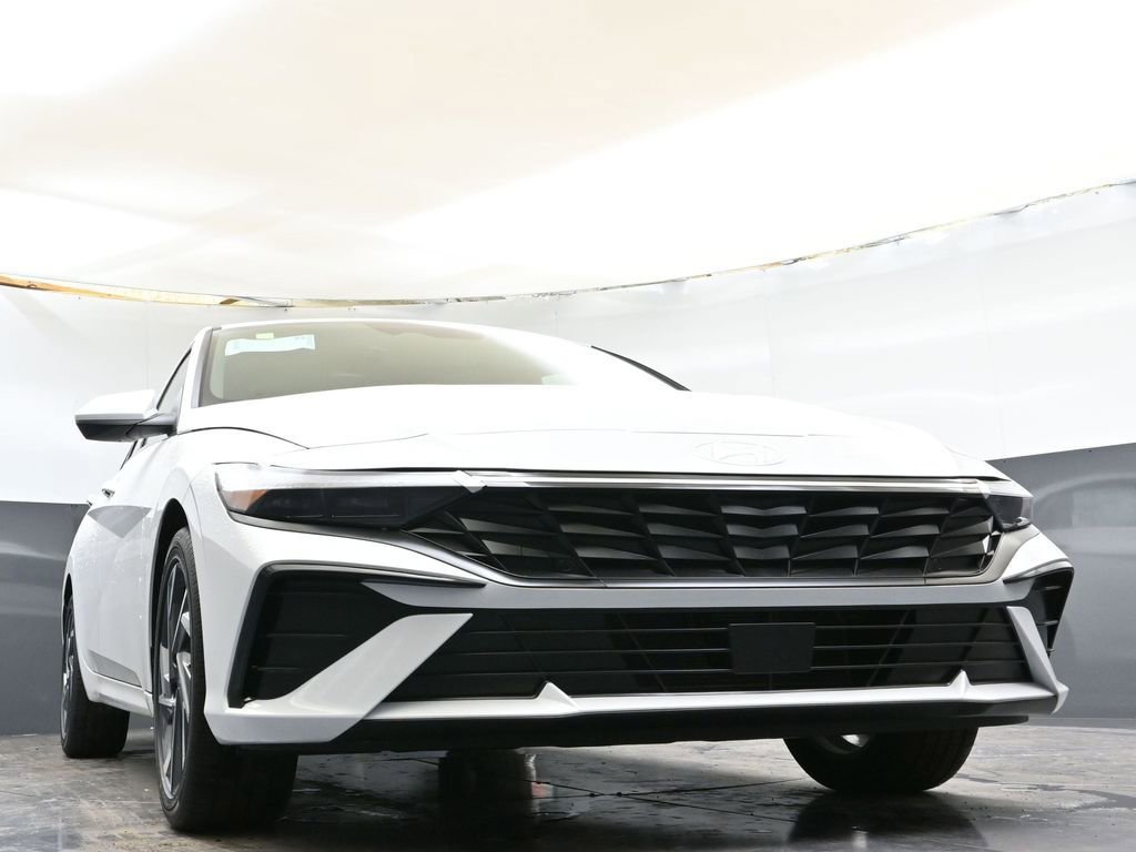 Certified 2025 Hyundai Elantra SEL image 34