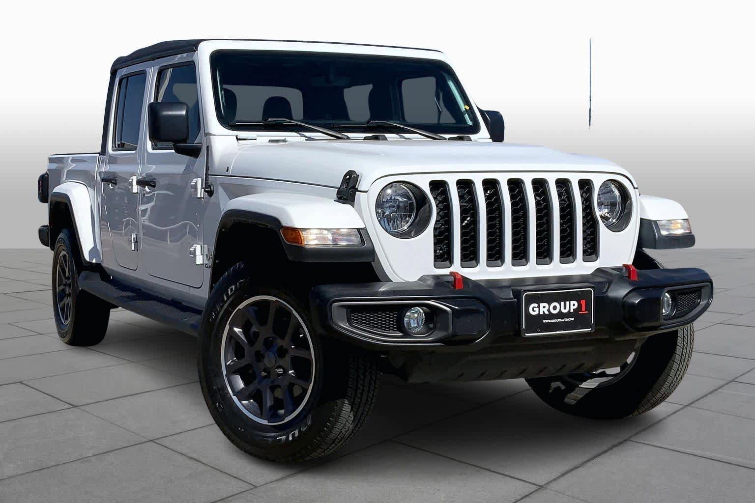 Used 2022 Jeep Gladiator Overland w/ Trailer Tow Package AWD/4WD image 3