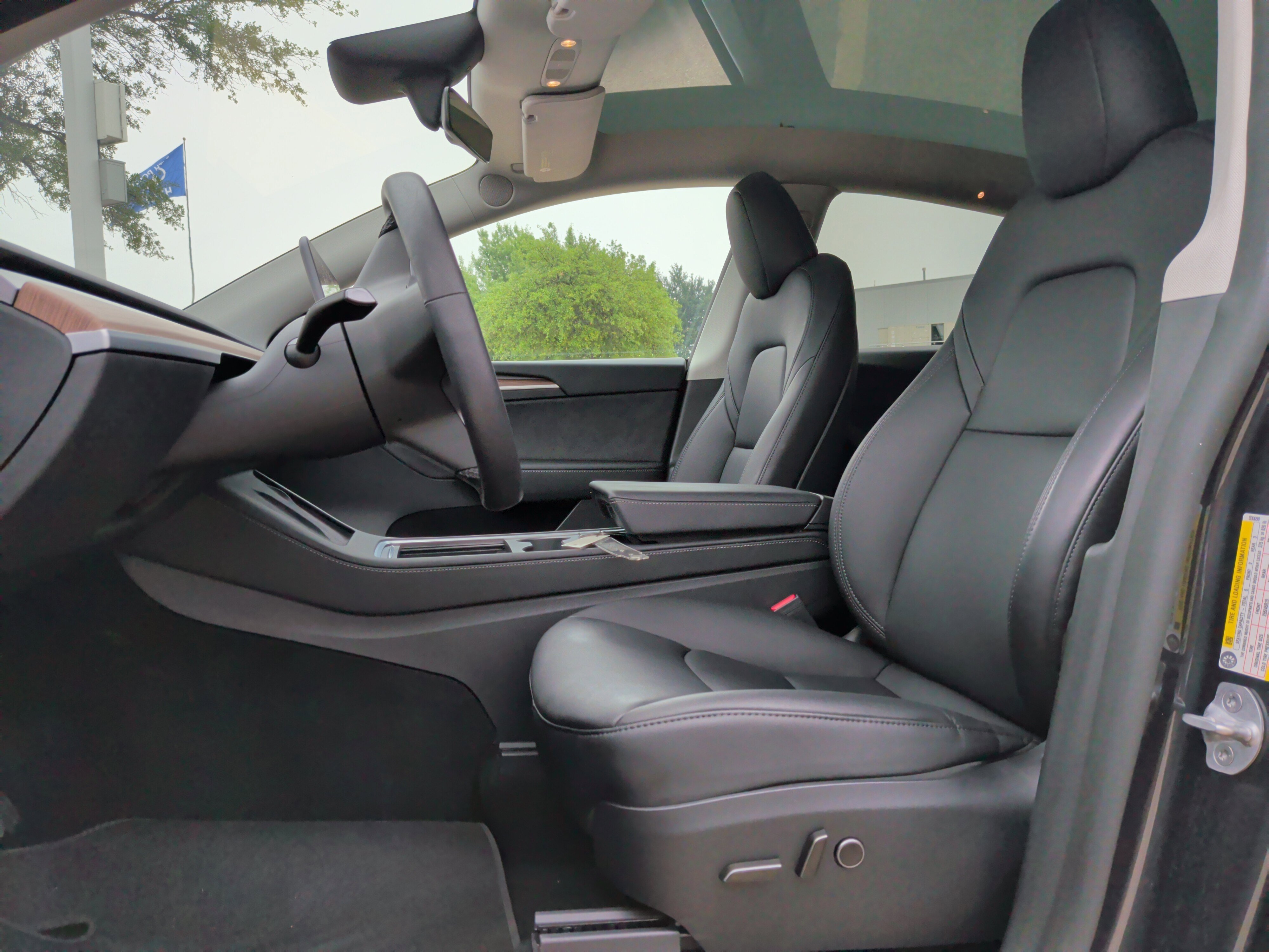 Used 2024 Tesla Model Y 2WD image 16