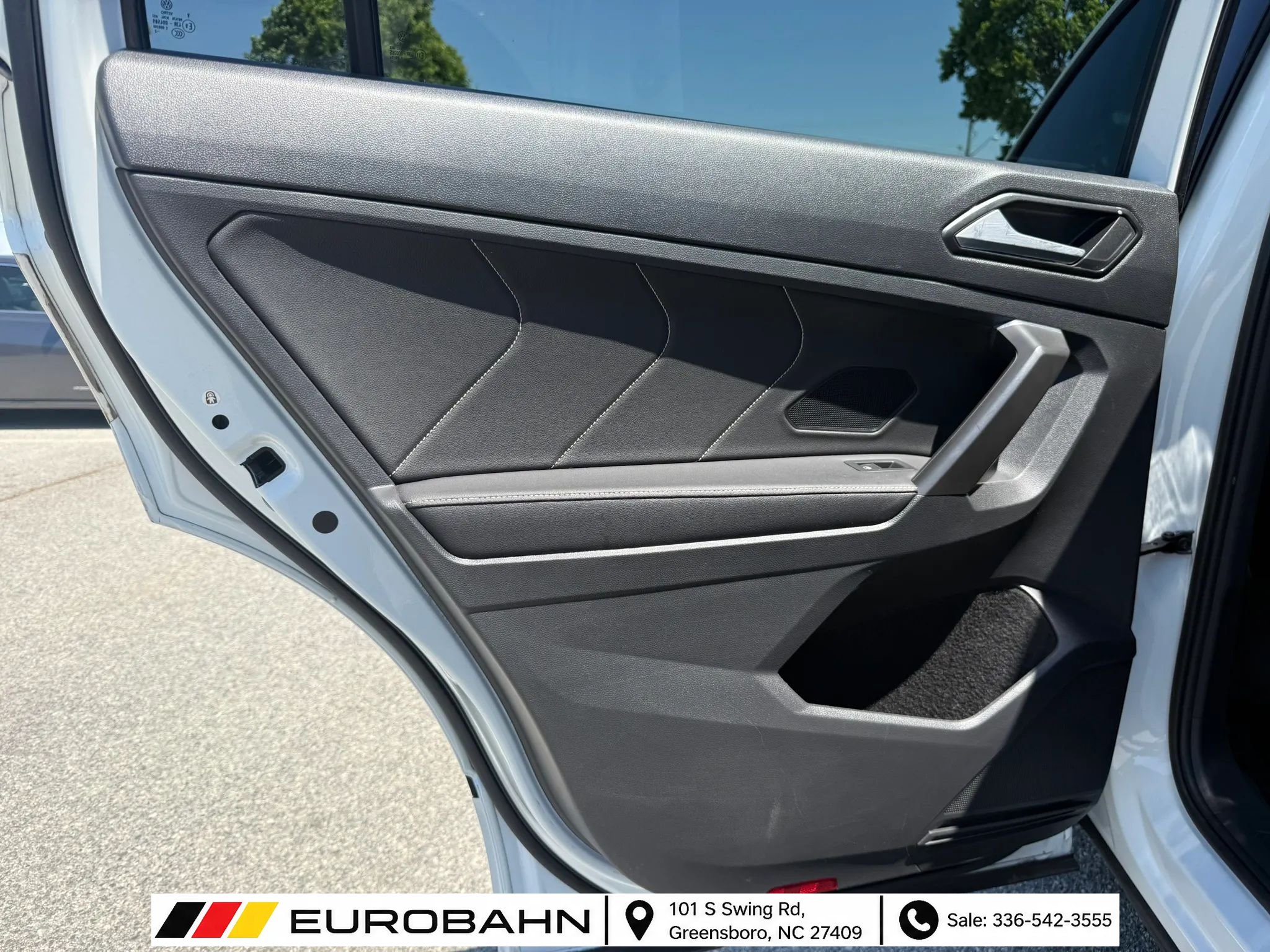 Used 2022 Volkswagen Tiguan SE R-Line FWD image 14