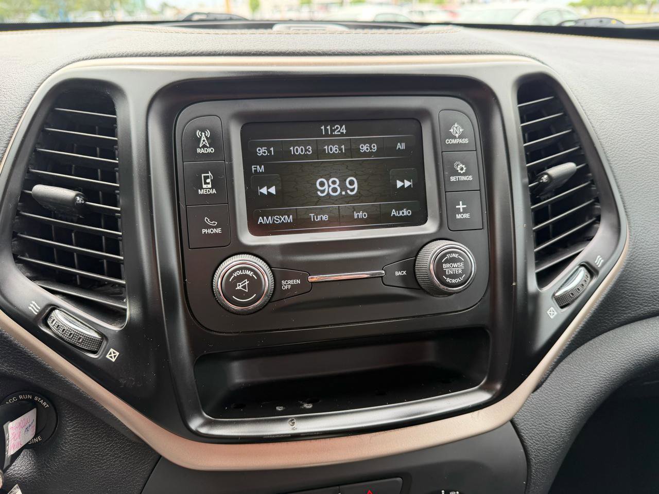 Used 2016 Jeep Cherokee Sport image 46