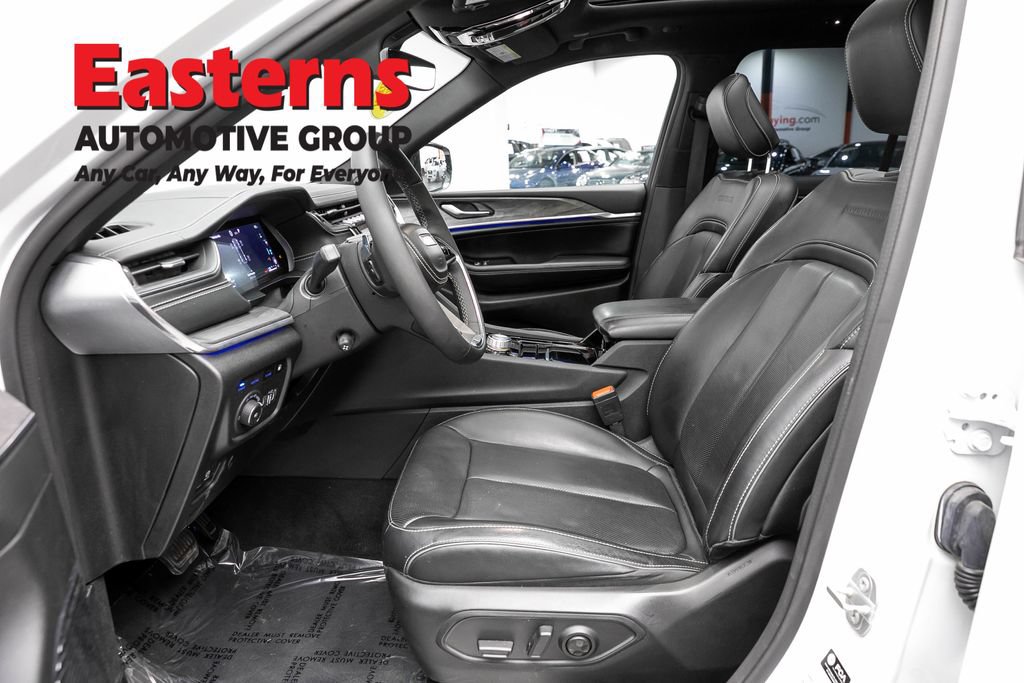 Used 2022 Jeep Grand Cherokee Overland AWD/4WD image 12