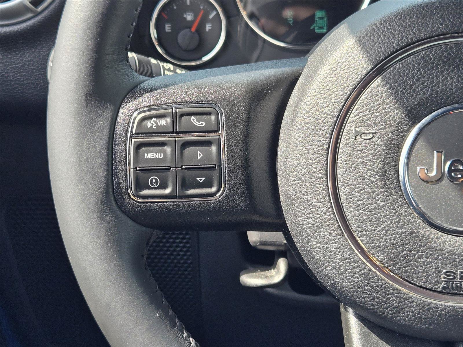 Used 2015 Jeep Wrangler Unlimited Sahara w/ Connectivity Group AWD/4WD image 26