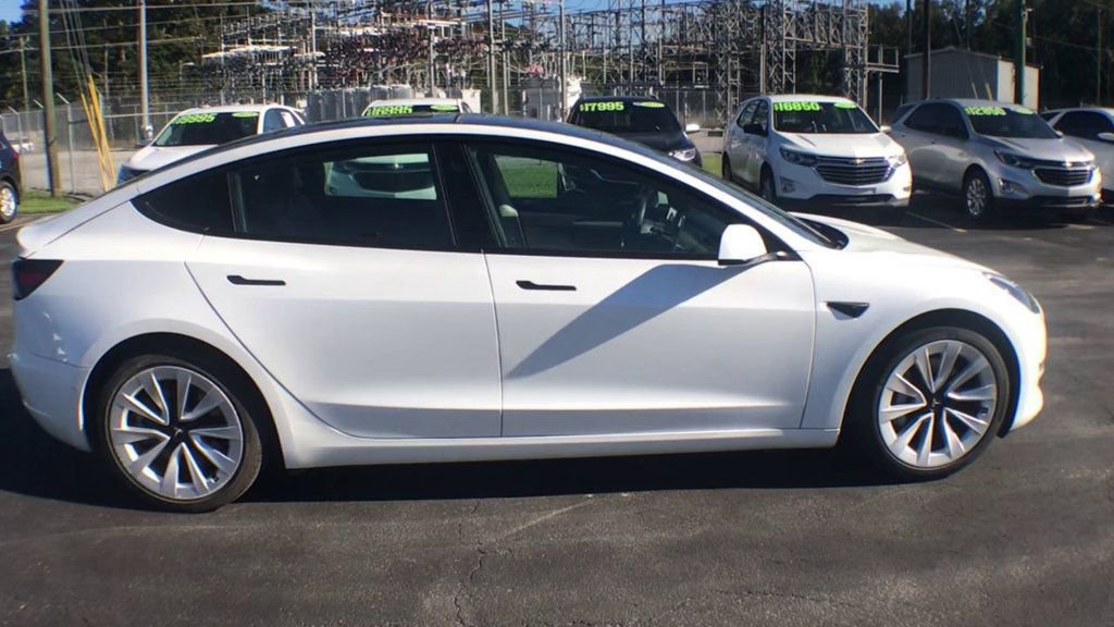Used 2021 Tesla Model 3 Standard Range Plus image 9