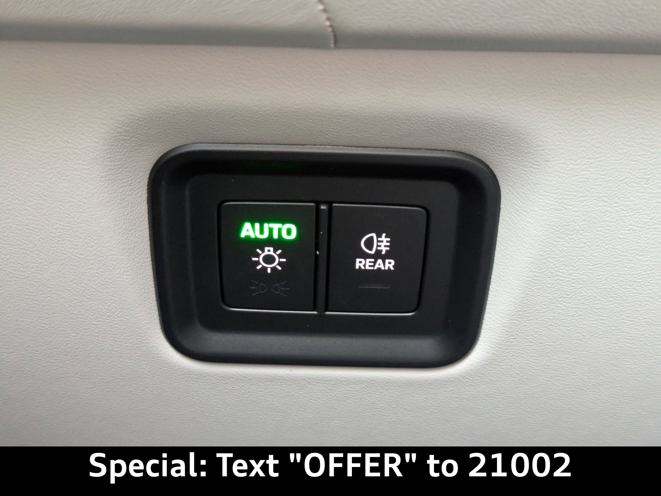 Used 2025 Porsche Cayenne image 28