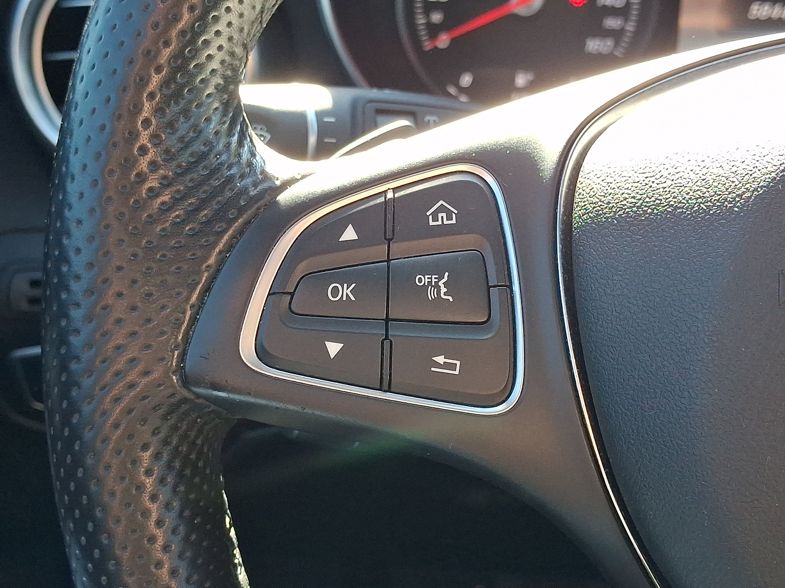 Used 2017 Mercedes-Benz GLC 300 4MATIC image 23