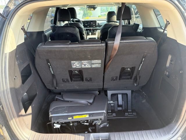 Certified 2024 Kia Carnival LX FWD image 8