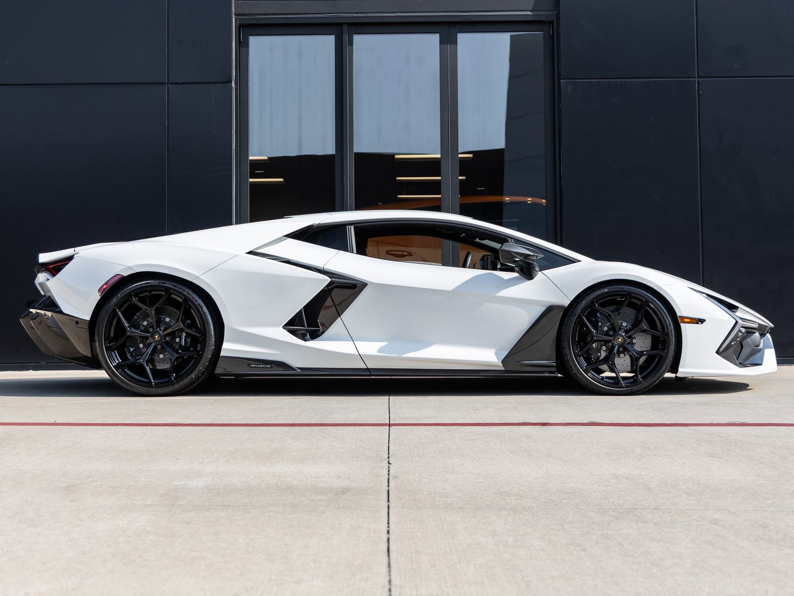 Used 2024 Lamborghini Revuelto AWD/4WD image 11