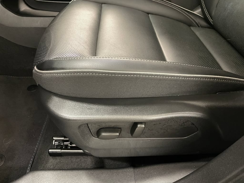 Used 2023 Buick Envision Essence AWD/4WD image 9