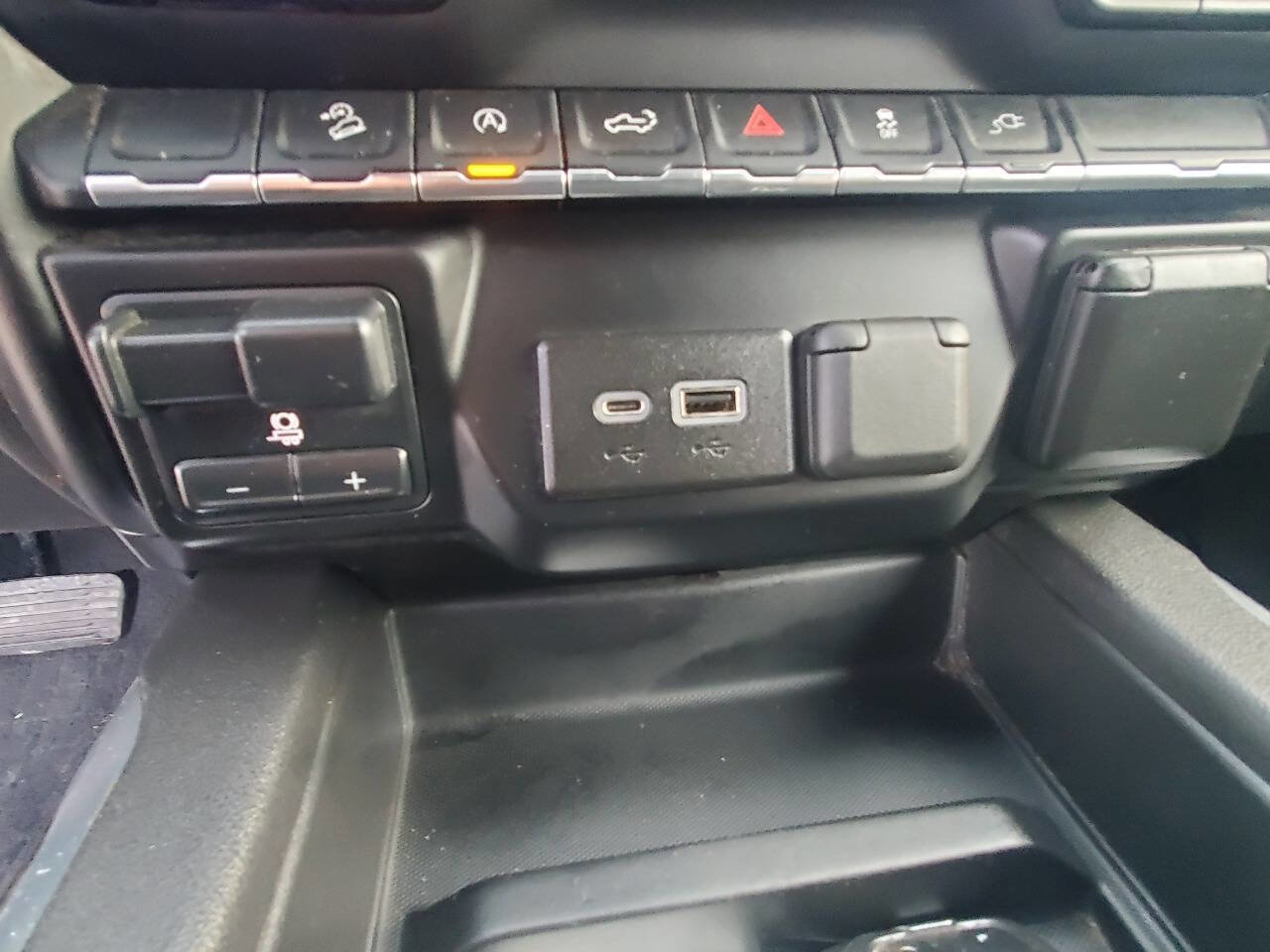 Used 2020 GMC Sierra 1500 Elevation w/ Elevation Value Package AWD/4WD image 19