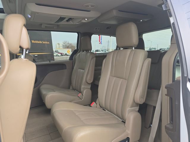 Used 2016 Chrysler Town & Country Touring-L image 13
