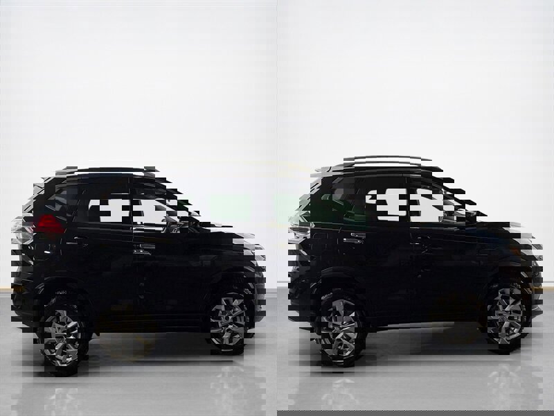 Used 2014 Nissan Rogue SV image 2