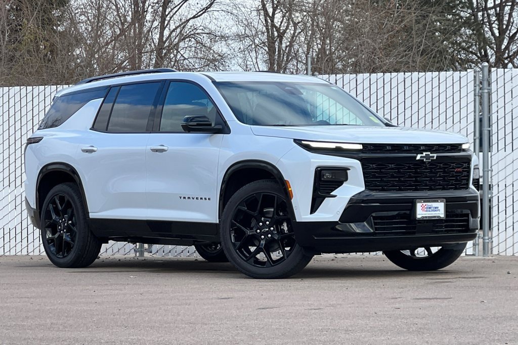 New 2026 Chevrolet Traverse RS image 2