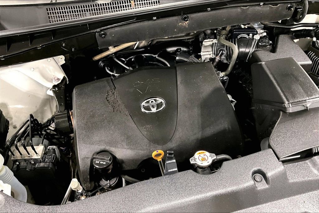 Used 2019 Toyota Highlander SE image 42
