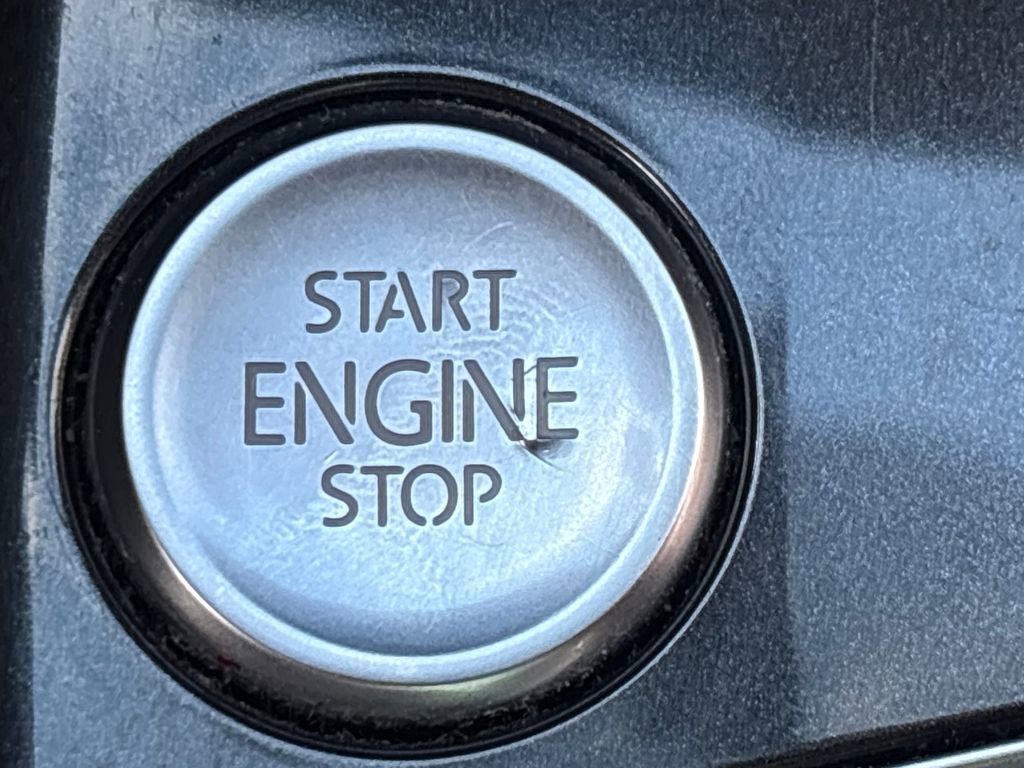 Used 2021 Volkswagen Tiguan SE w/ Panoramic Sunroof Package image 17