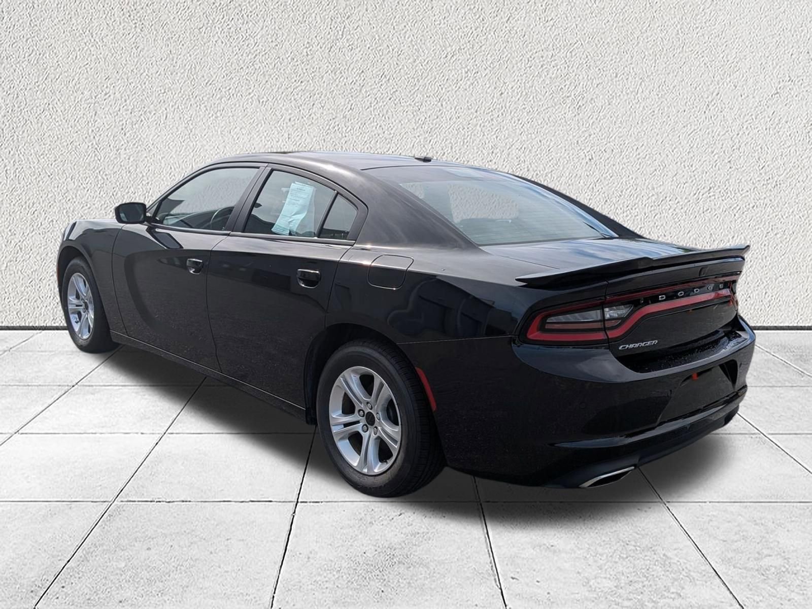 Used 2022 Dodge Charger SXT w/ Leather Interior Group RWD image 5