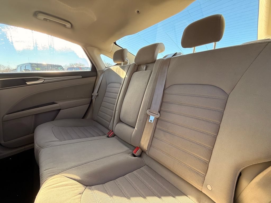 Used 2020 Ford Fusion SE FWD image 18