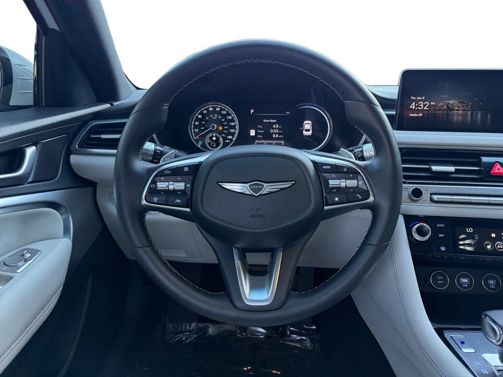 Used 2025 Genesis G70 2.5T image 12