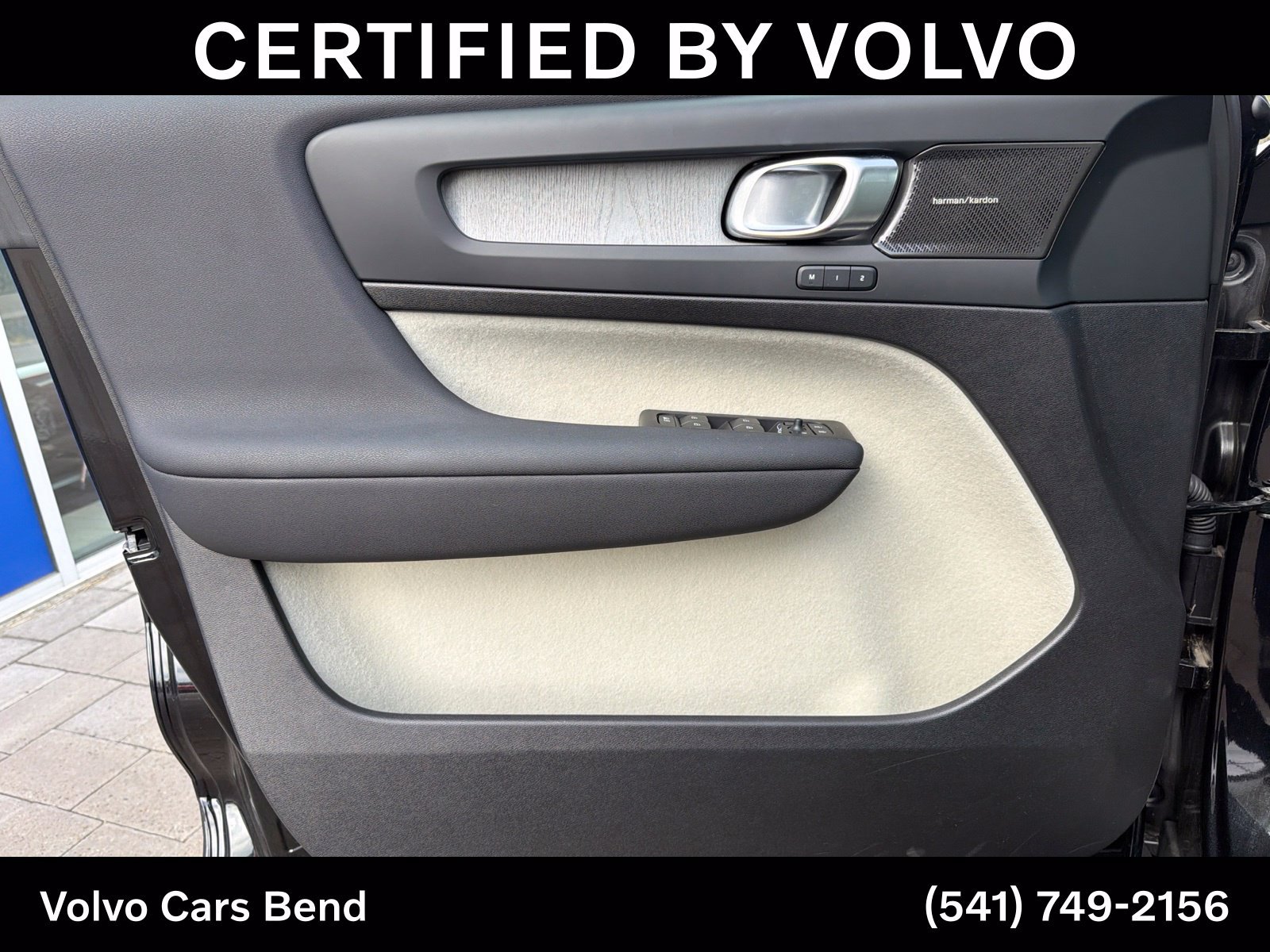 Used 2025 Volvo XC40 B5 Ultra AWD/4WD image 18