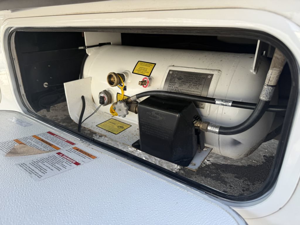 Used 2023 Ford E-450 and Econoline 450 Super Duty w/ Motorhome Prep Package image 29