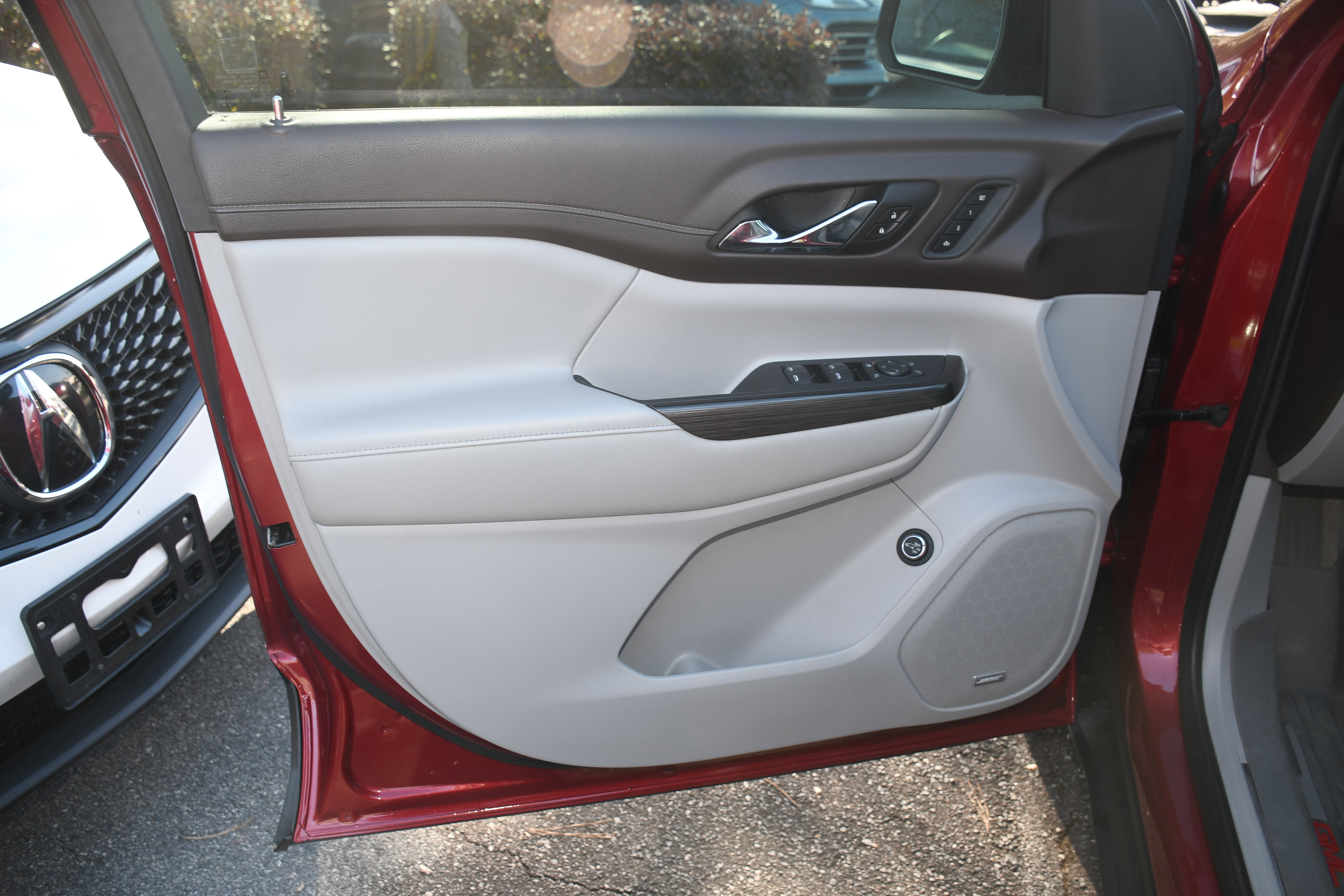 Used 2020 GMC Acadia SLT w/ Premium Package image 10