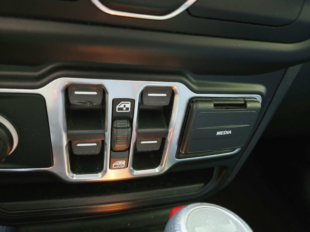 Used 2020 Jeep Wrangler Unlimited Sport S AWD/4WD image 30
