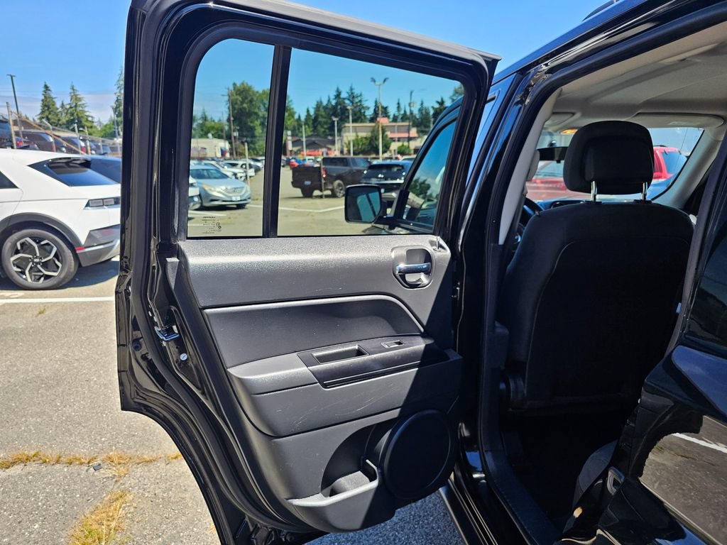 Used 2015 Jeep Patriot Sport w/ Power Value Group AWD/4WD image 16