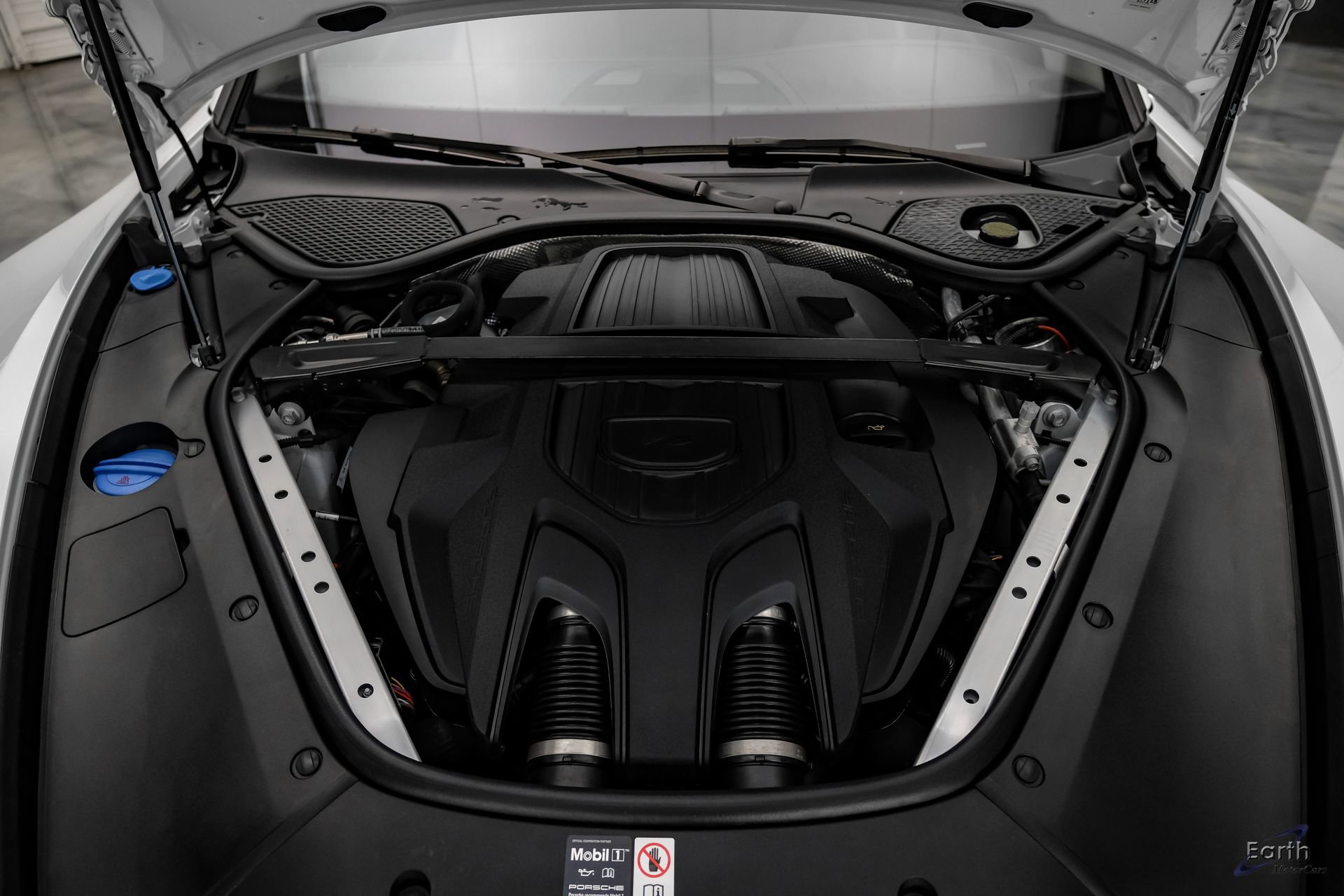 Used 2025 Porsche Panamera w/ Premium Package image 3