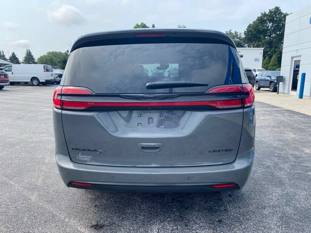 Used 2025 Chrysler Pacifica Limited FWD image 4