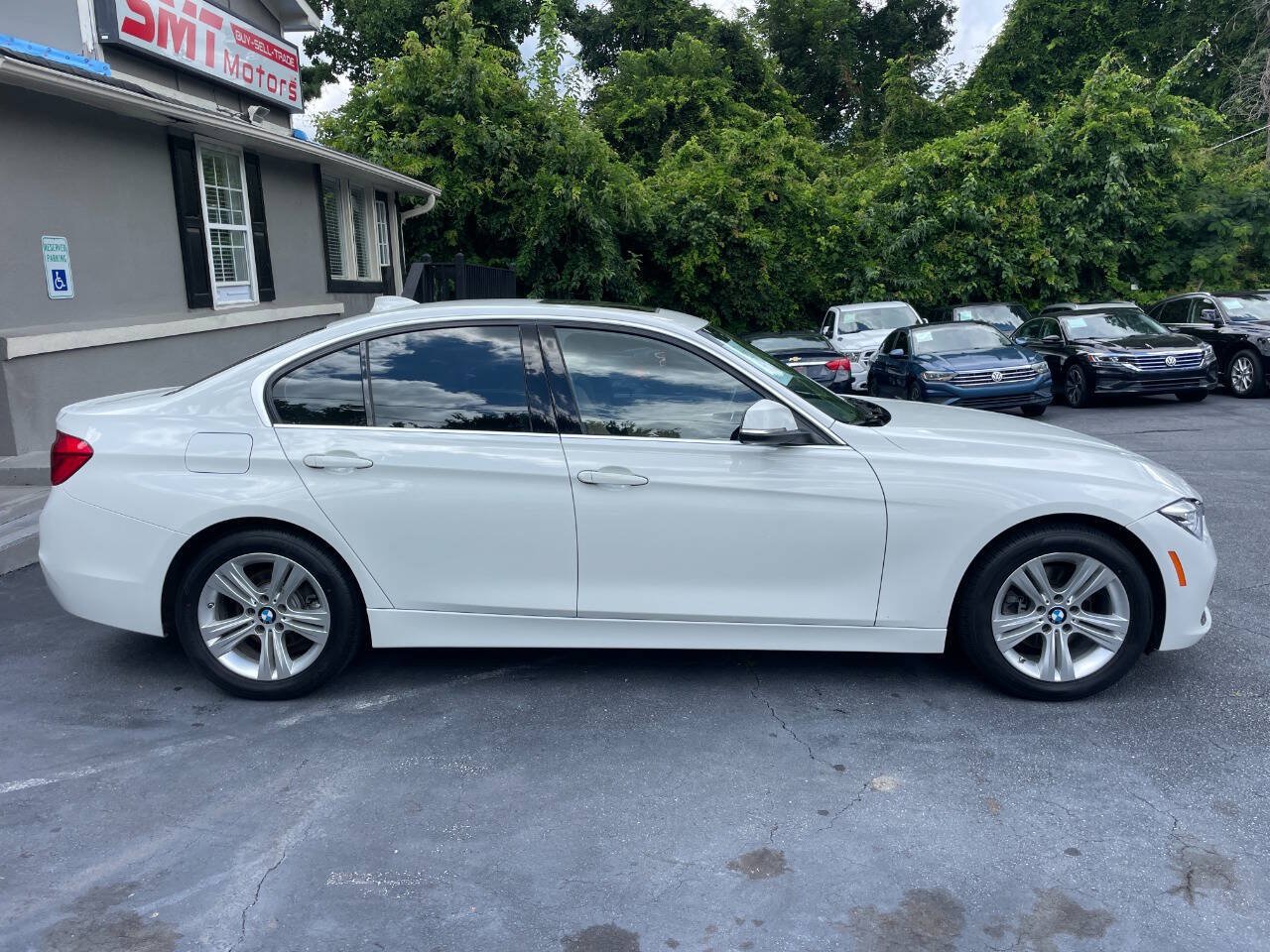 Used 2017 BMW 330i Sedan RWD image 5