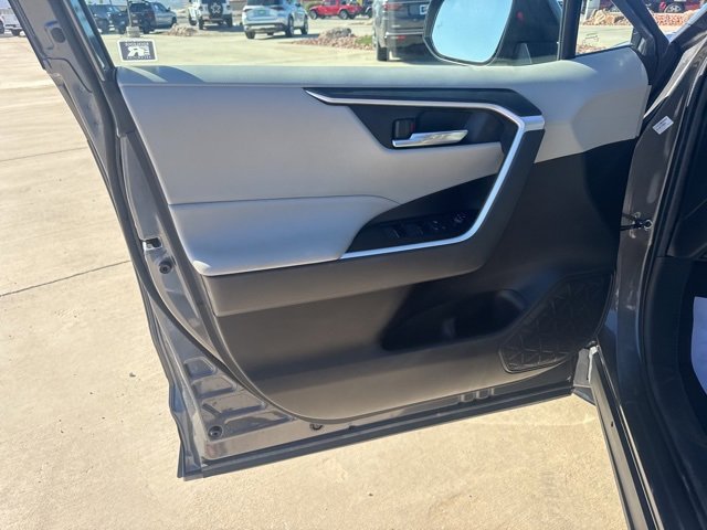 Used 2022 Toyota RAV4 XLE image 19