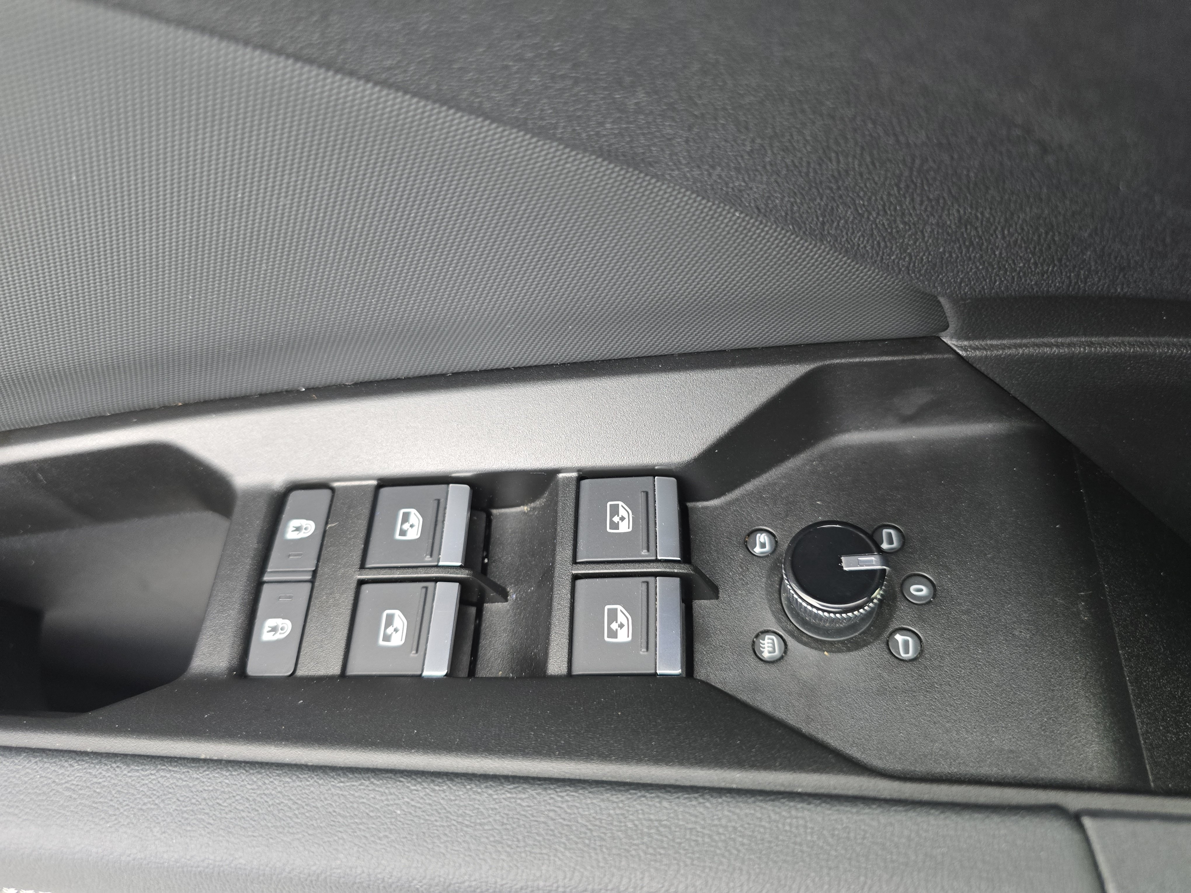 Used 2024 Audi Q4 e-tron Prestige AWD/4WD image 28