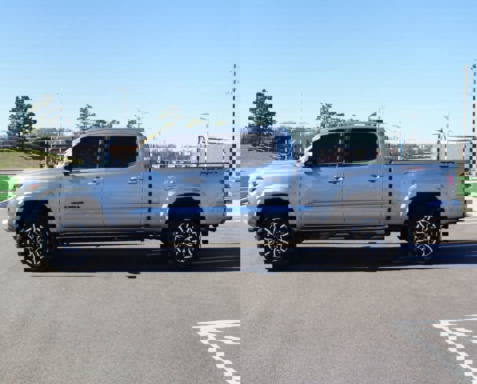 Used 2021 Toyota Tacoma TRD Sport w/ Technology Package image 14