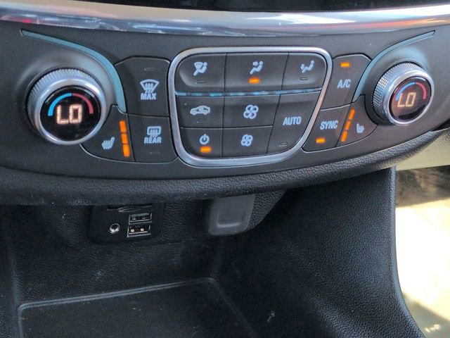 Used 2020 Chevrolet Traverse LT w/ LT Premium Package FWD image 23