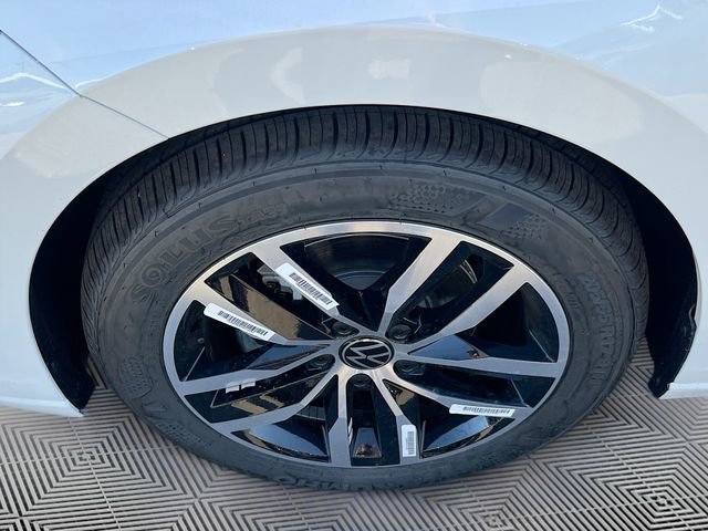 New 2025 Volkswagen Jetta SE image 30