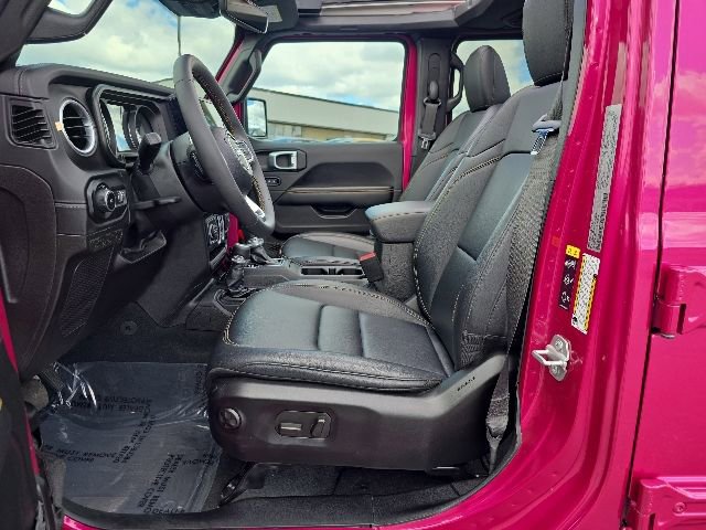Used 2024 Jeep Wrangler Unlimited Sahara w/ Technology Group AWD/4WD image 20